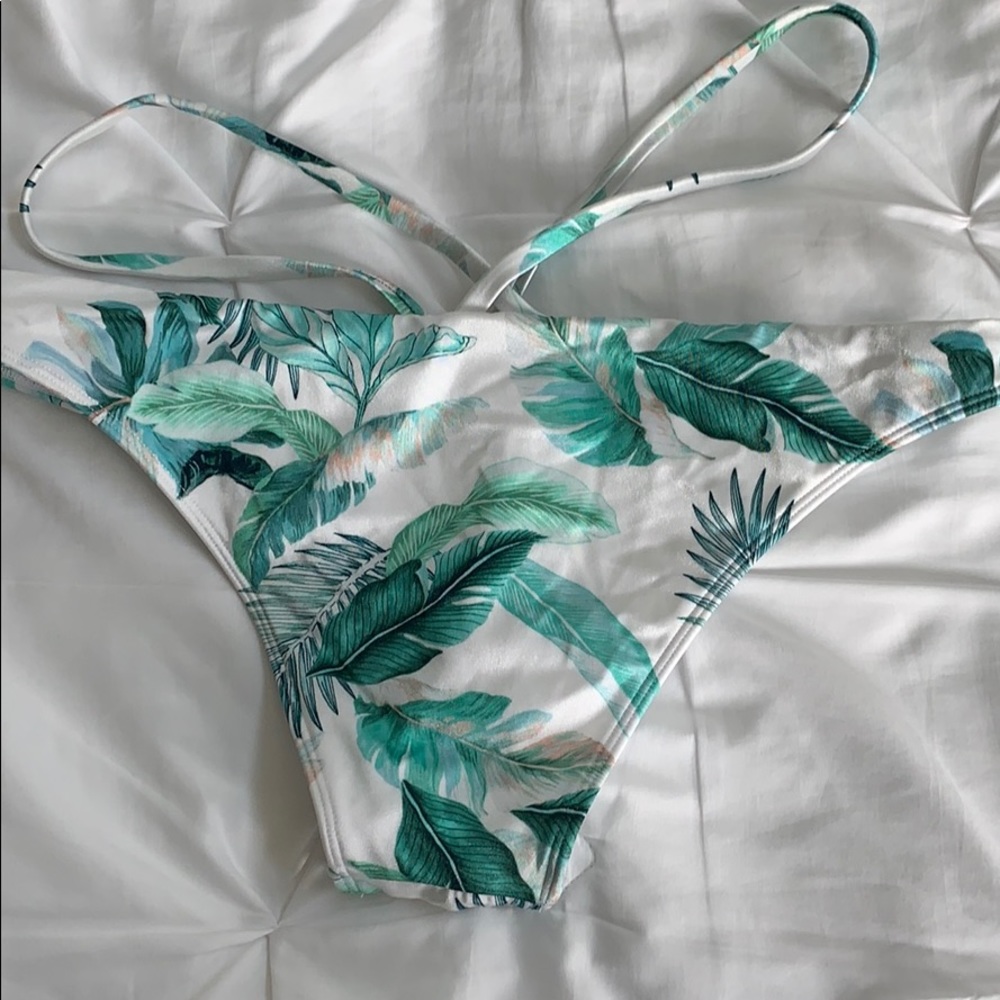 Bikini - Picture 5 of 5